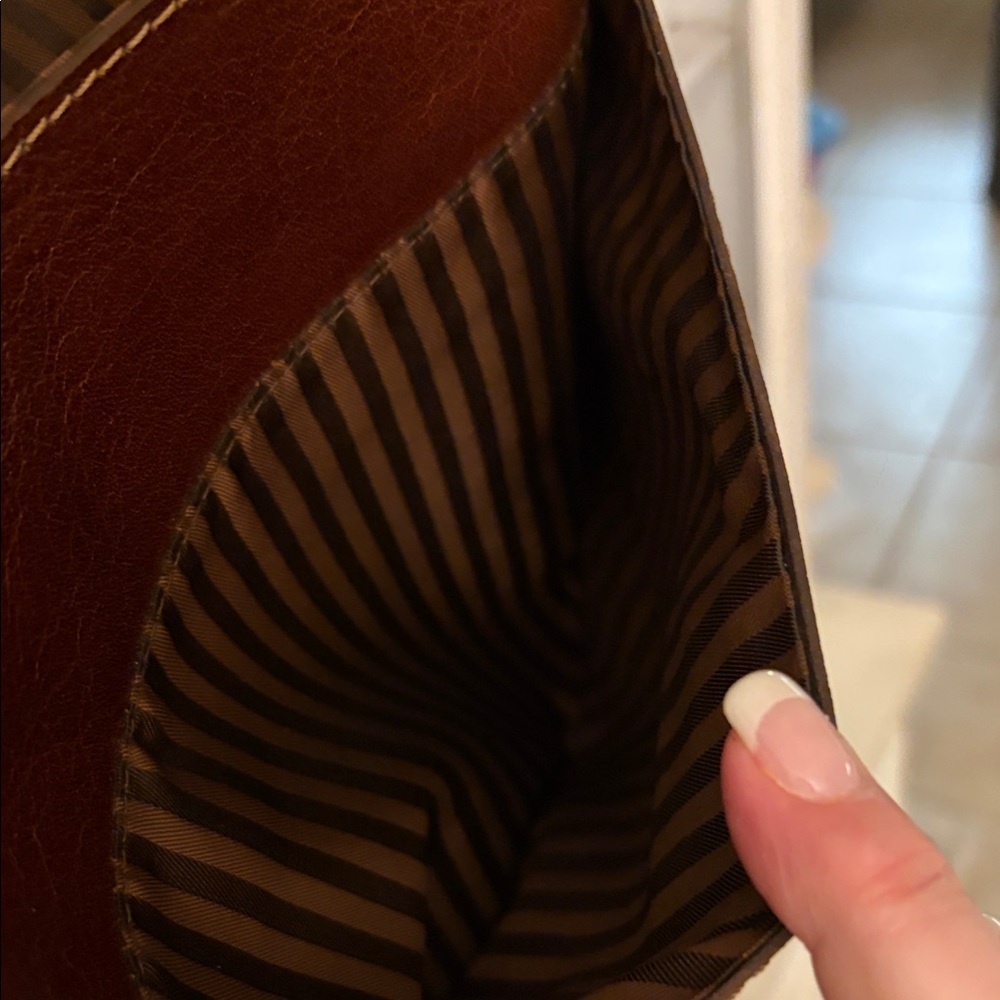 Jack George’s All American pecan Leather crossbody saddle bag. - Picture 5 of 9
